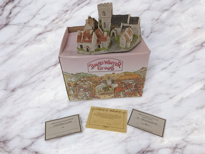 David Winter Cottage Cotswold Village Cottage  + Box + COA Vintage English Village Collection 1982