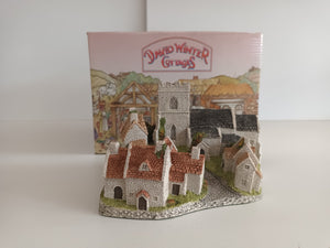 David Winter Cottage Cotswold Village Cottage  + Box + COA Vintage English Village Collection 1982