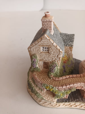 David Winter Cottage Only A Span Apart 1991 + Box + COA Vintage The Irish Collection