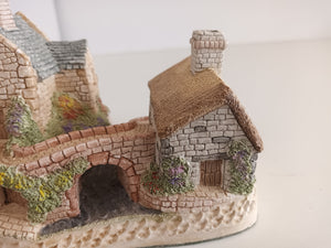 David Winter Cottage Only A Span Apart 1991 + Box + COA Vintage The Irish Collection