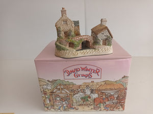 David Winter Cottage Only A Span Apart 1991 + Box + COA Vintage The Irish Collection