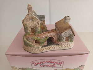 David Winter Cottage Only A Span Apart 1991 + Box + COA Vintage The Irish Collection