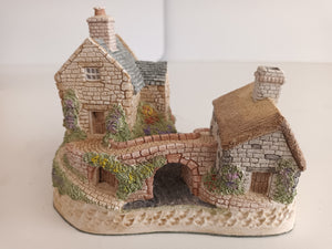 David Winter Cottage Only A Span Apart 1991 + Box + COA Vintage The Irish Collection