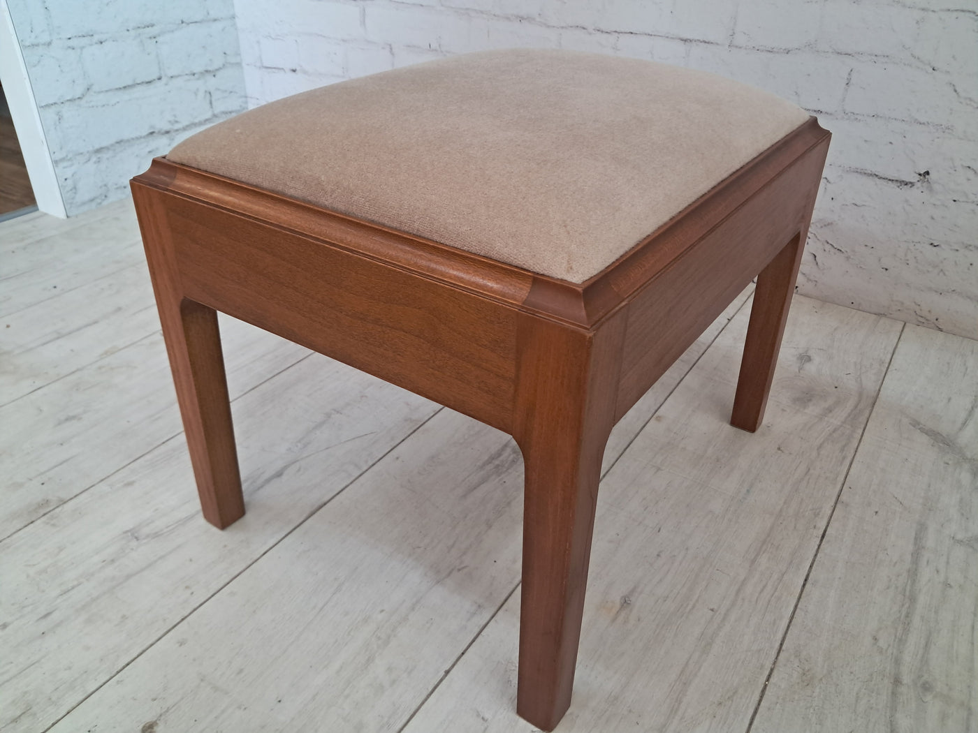 Stagg Stool Vintage Stag Foot Stool Beige Velour Teak Wood 1995 – RetroNovia