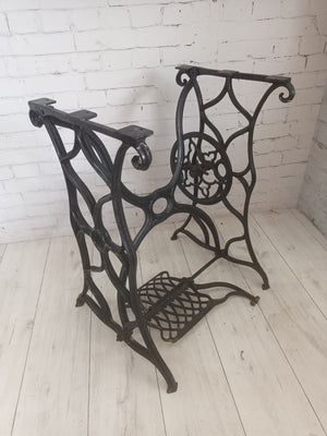 Antique Vintage Cast Iron Sewing Machine Base Black Iron Ornate Quality Patio Bistro Table Legs