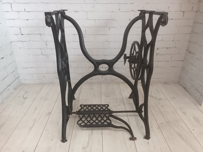 Antique Vintage Cast Iron Sewing Machine Base Black Iron Ornate Quality Patio Bistro Table Legs