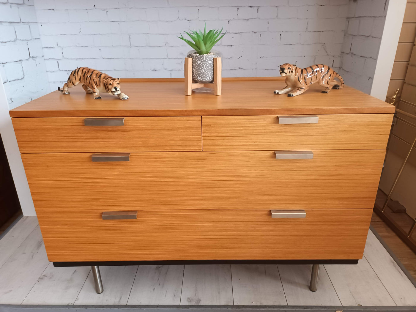 Retro style chest of outlet drawers