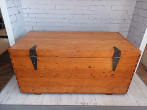 Mid Century Vintage Old Pine Chest / Coffee Table / Trunk / Blanket Box Decorative Prop LARGE